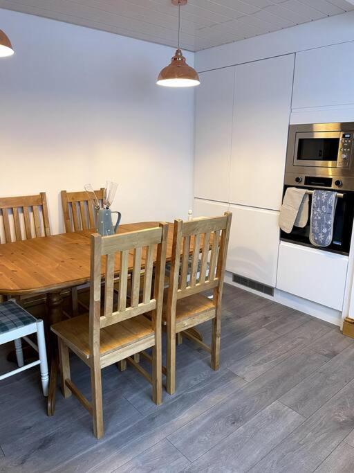 3 Bedroom Terrace Holiday Home Грейт-Торрингтон Экстерьер фото